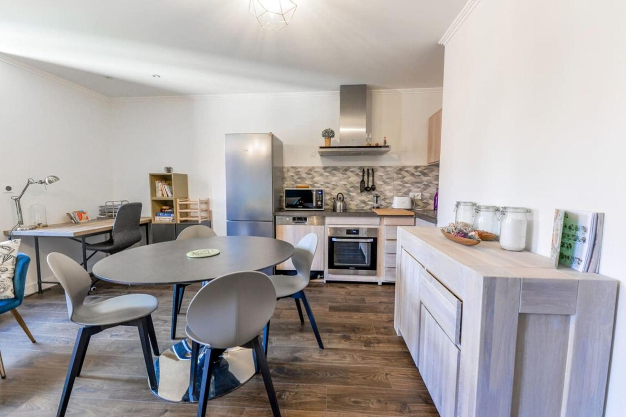3-Star Rated Apartment In The Heart Of The Old Town With A View Аннесі Екстер'єр фото